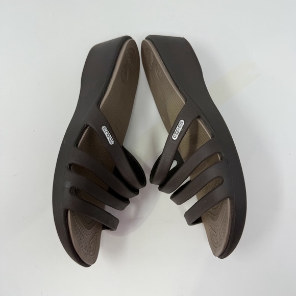 Crocs Wedge Sandals Women’s Size 8 Brown Strappy Slip-On Comfort Shoes - Picture 3 of 13